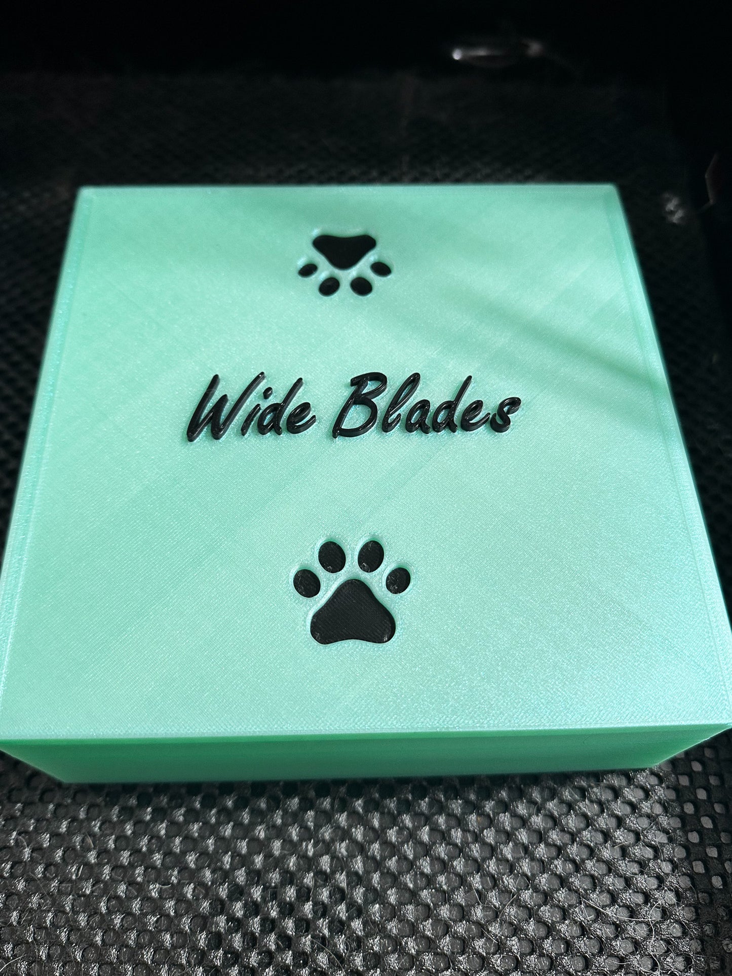 The Blade Box- *Wide* Dog Grooming Standard Size Clipper Blade Holder with Lid | up to 16 |