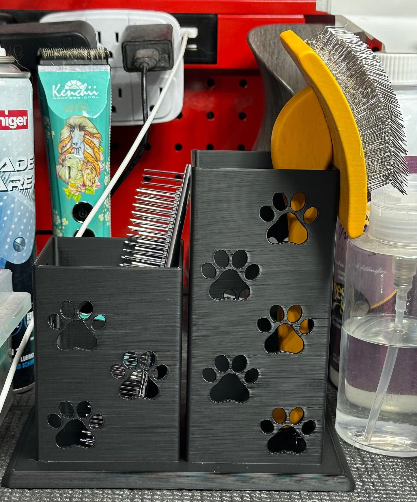 The Pitbull - Dog Grooming Brush Holder, Simple organizer | Small Size |